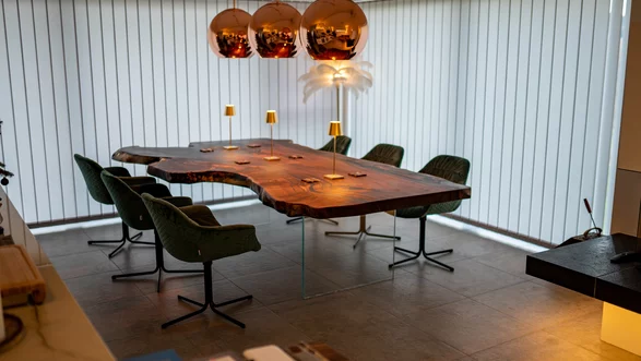 Baumtisch Nussbaum dunkel | 330x130  Nr 108