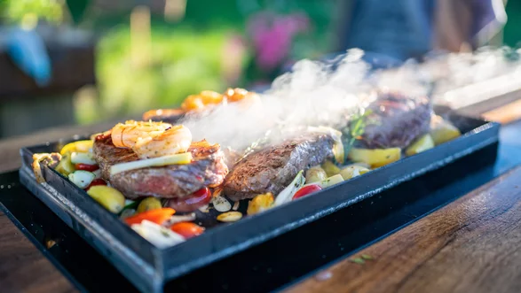 Baumstamm Küche  GRILL´n CHILL