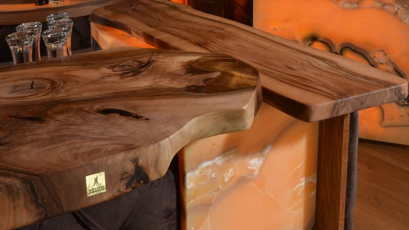 Bartisch Baumstamm Stammdesign