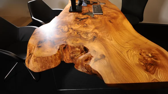 Bureau d'un tronc d'arbre