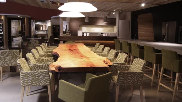 Table de salle à manger avec tronc d'arbre par Stammdesign