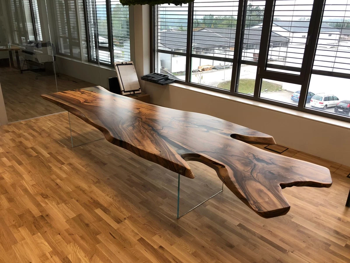 Nussbaumtisch von Oben