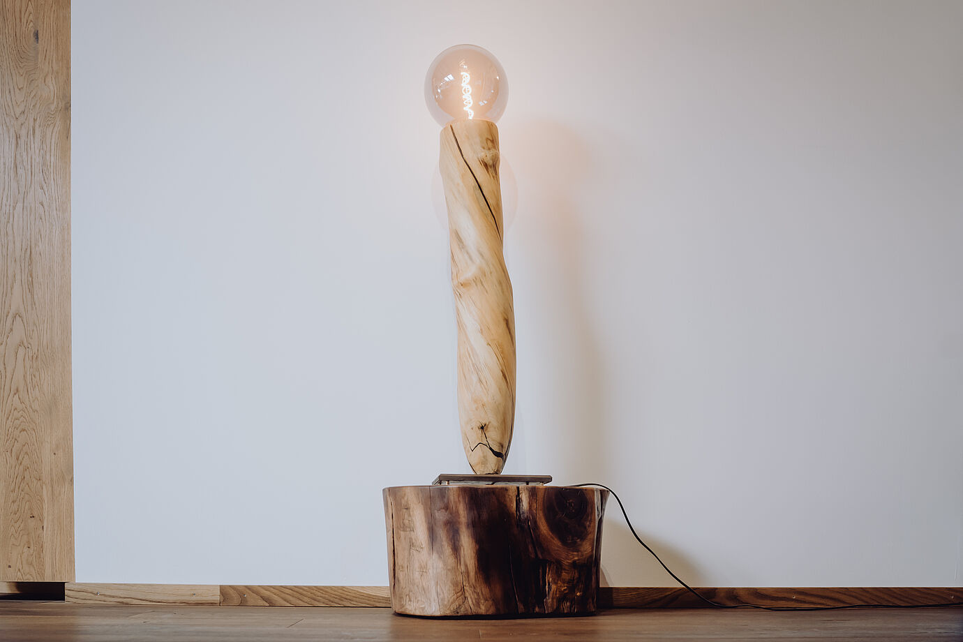 Stehlampe massiver Stamm