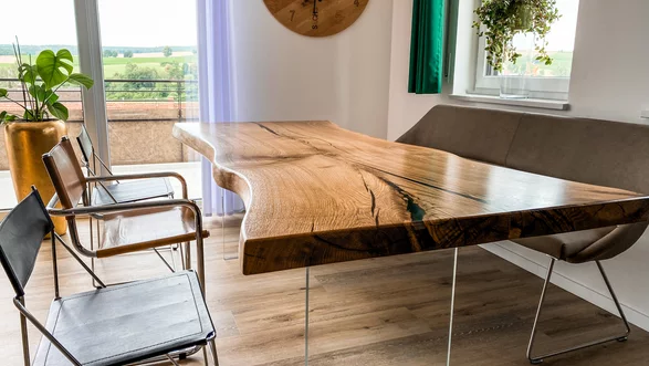 Baumtisch Stammdesign Esstisch massivholz rustikal