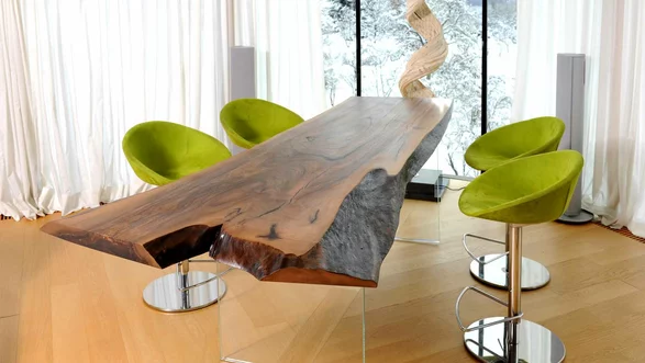 Bureau d'un tronc d'arbre