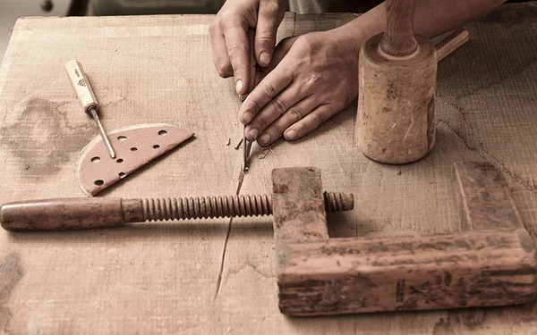 Stammdesign Esstische sind Unikate aus Handarbeit