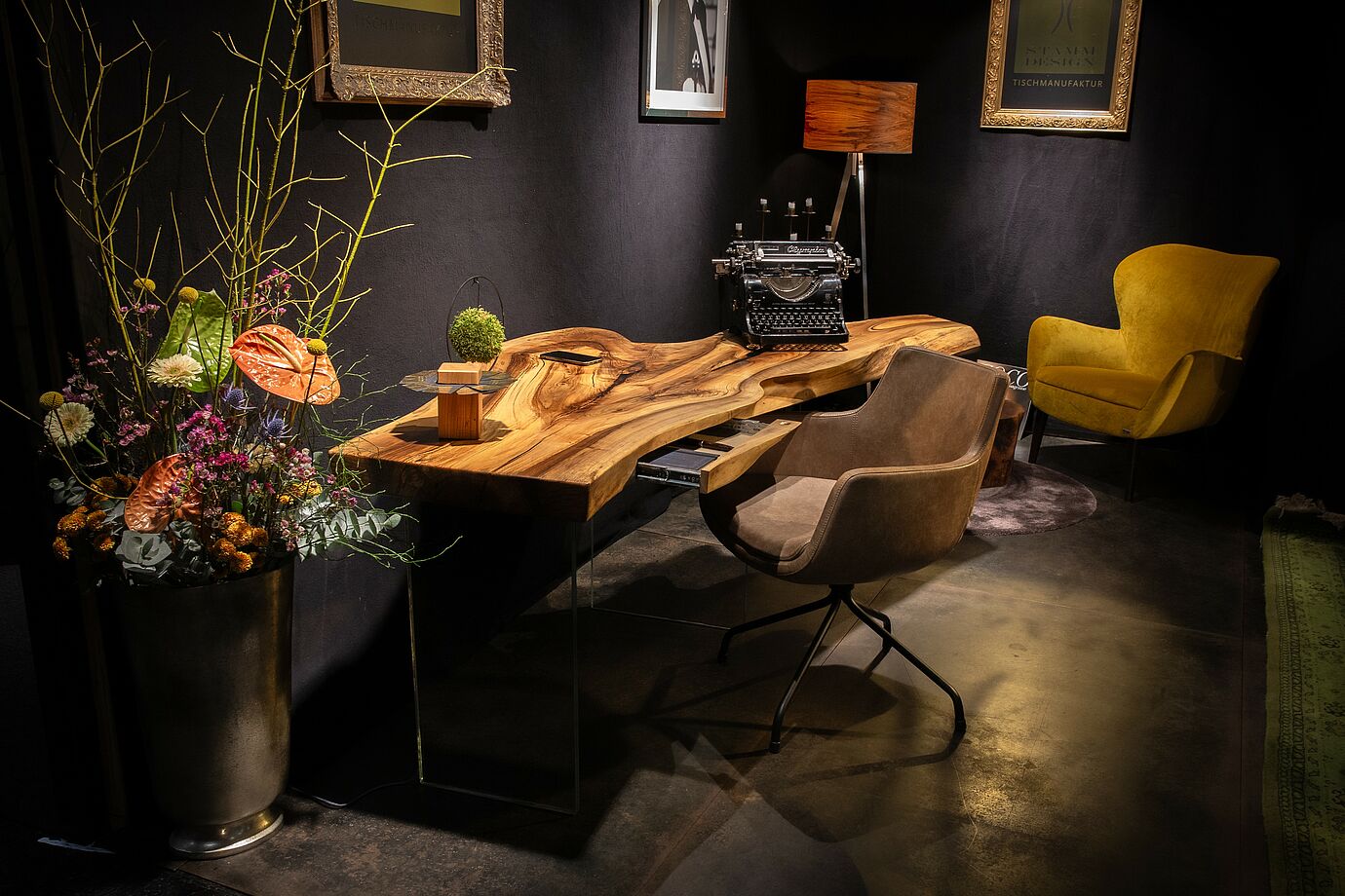 Schreibtisch Nussbaum Nr. 22