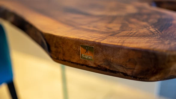 Designtisch Nussbaum | 260x190  Nr 109