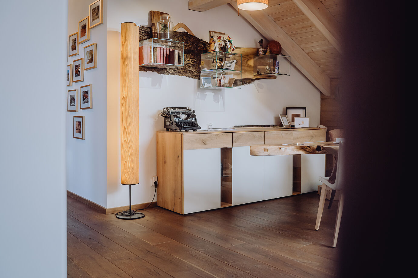 Stehlampe rund Eichenfurnier