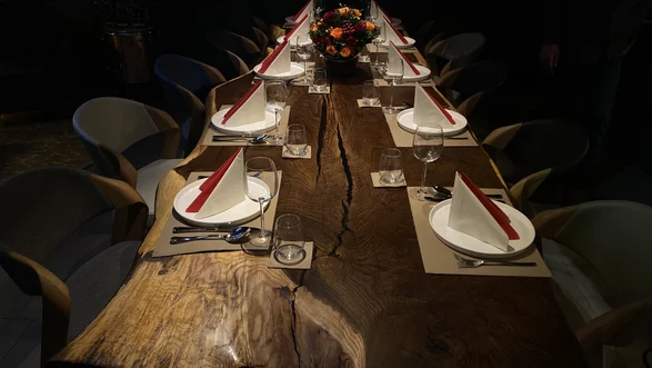 EinBaumstamm Tisch Epoxytisch Esstisch Designer Tisch Tischmanufaktur