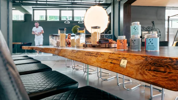 Echtholztisch Eiche dunkel Naturwaldkante | 360x125 Nr 112