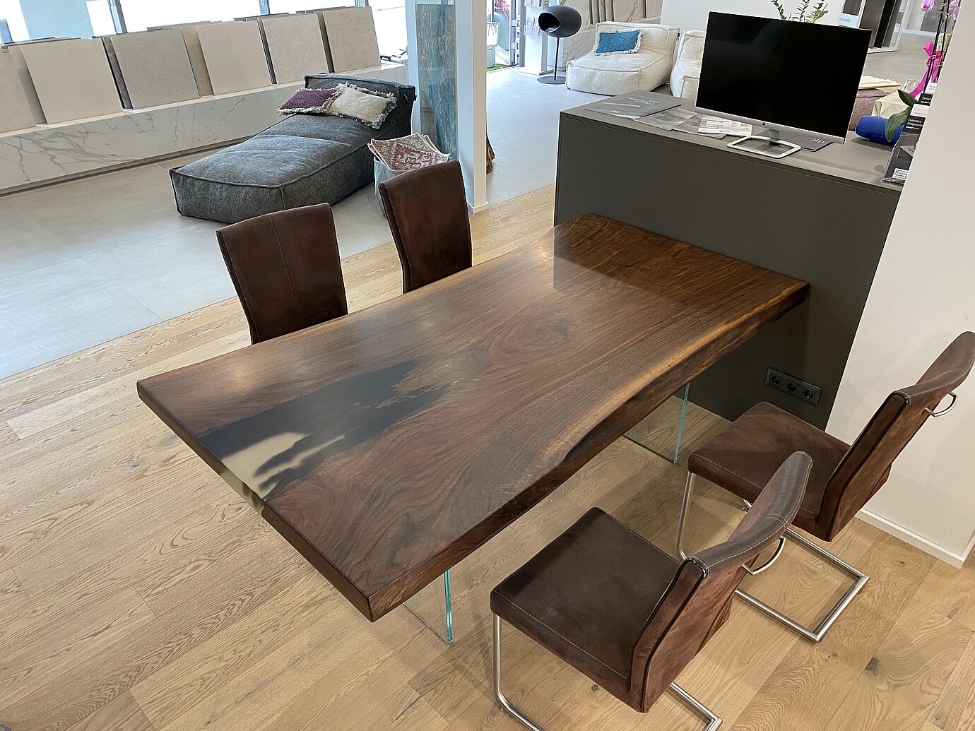 Esstisch / Arbeitstisch Nussbaum Nr. 41