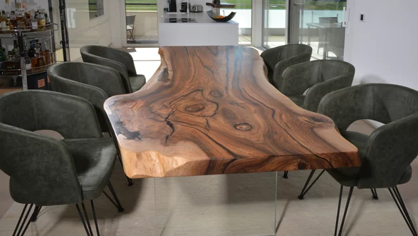 Esstisch Nussbaum Baumkante Stammdesign