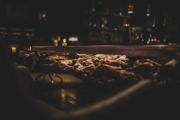 Wurzeltisch Detailansicht Wurzel seitlich