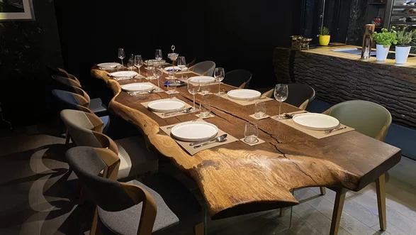 EinBaumstamm Tisch Epoxytisch Esstisch Designer Tisch Tischmanufaktur