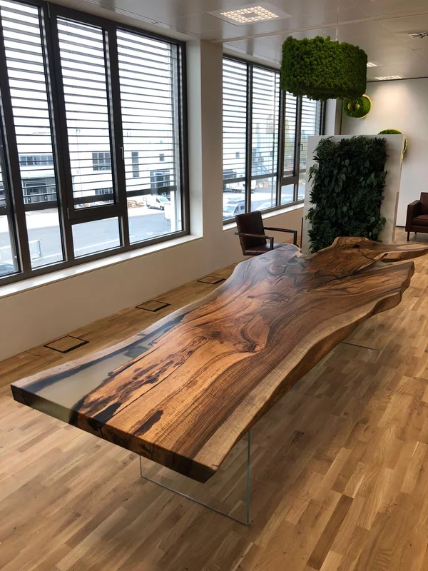 Nussbaumtisch Baumstamm Tisch