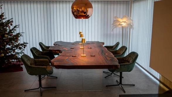 Baumtisch Nussbaum dunkel | 330x130  Nr 108