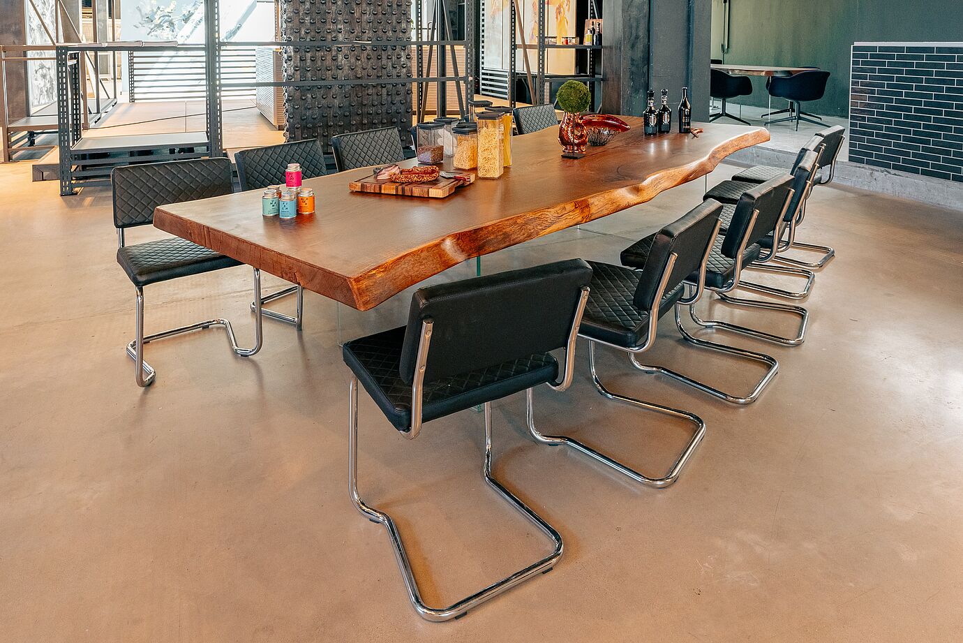 Esstisch / Arbeitstisch Eiche dunkel Naturkante Nr. 43