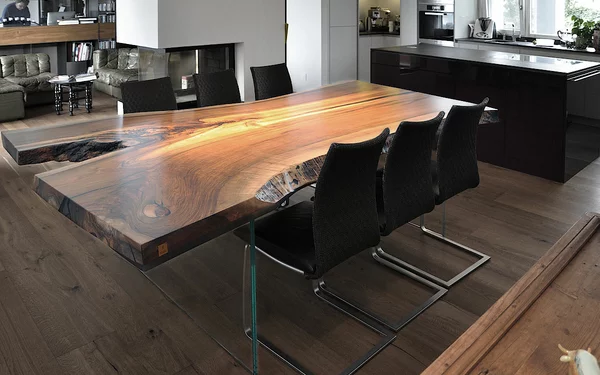 Tische aus Baumstamm