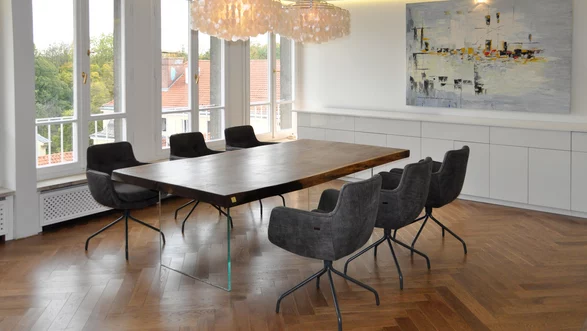 Table de bureau en bois massif provenant d'un tronc d'arbre