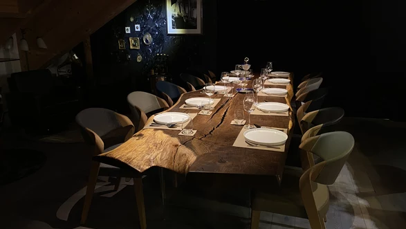 EinBaumstamm Tisch Epoxytisch Esstisch Designer Tisch Tischmanufaktur