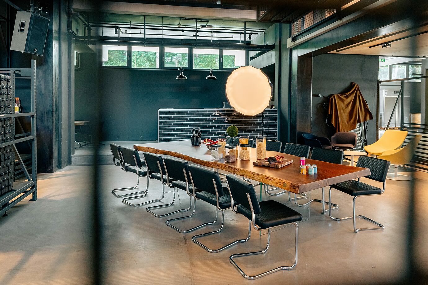 Esstisch / Arbeitstisch Eiche dunkel Naturkante Nr. 43