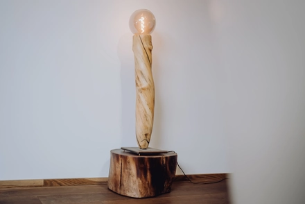 Stehlampe massiver Stamm