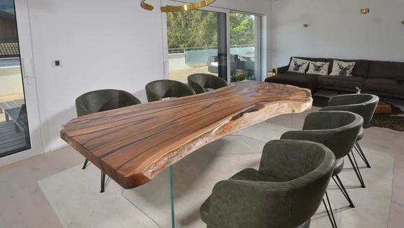 Esstisch Nussbaum Baumkante Stammdesign