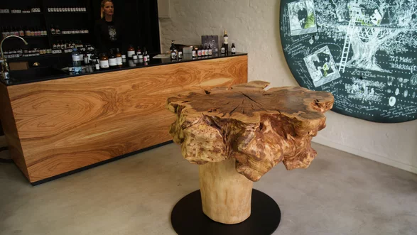 Gastronomie Tische aus einem Baumstamm