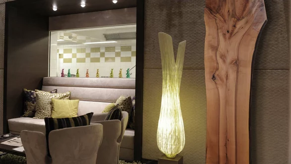 Holzskulpturen aus einem Baumstamm von Stammdesign