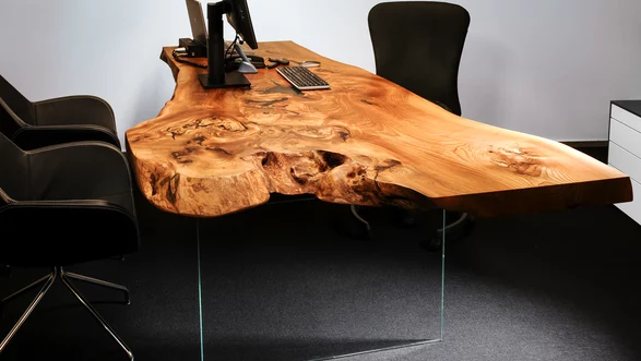 Bureau d'un tronc d'arbre