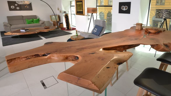 Stehbar Baumstammtisch