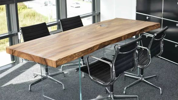 Table de bureau à partir d'un tronc d'arbre
