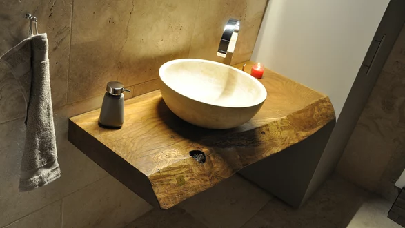 Lavabo de un tronco de árbol