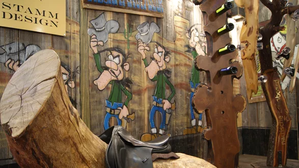 Wand mit Holzverkleidung von Stammdesign