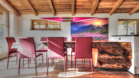 Table à manger d'un tronc d'arbre