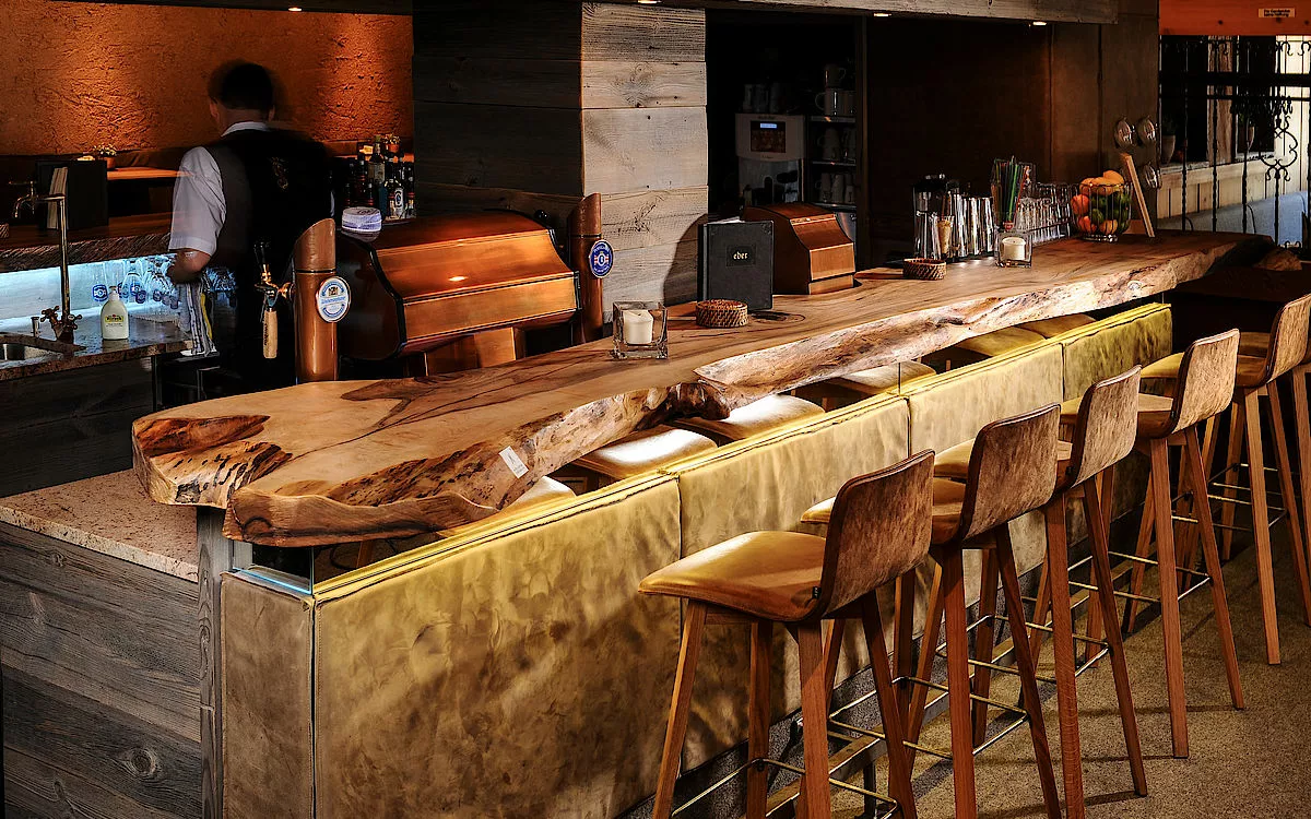 Nachhaltige & Handgefertigte Gastronomie Möbel