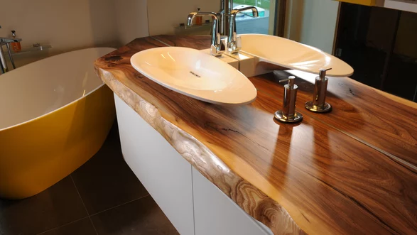 Lavabo de un tronco de árbol