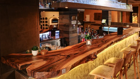 Baumstamm Tisch für die Gastronomie