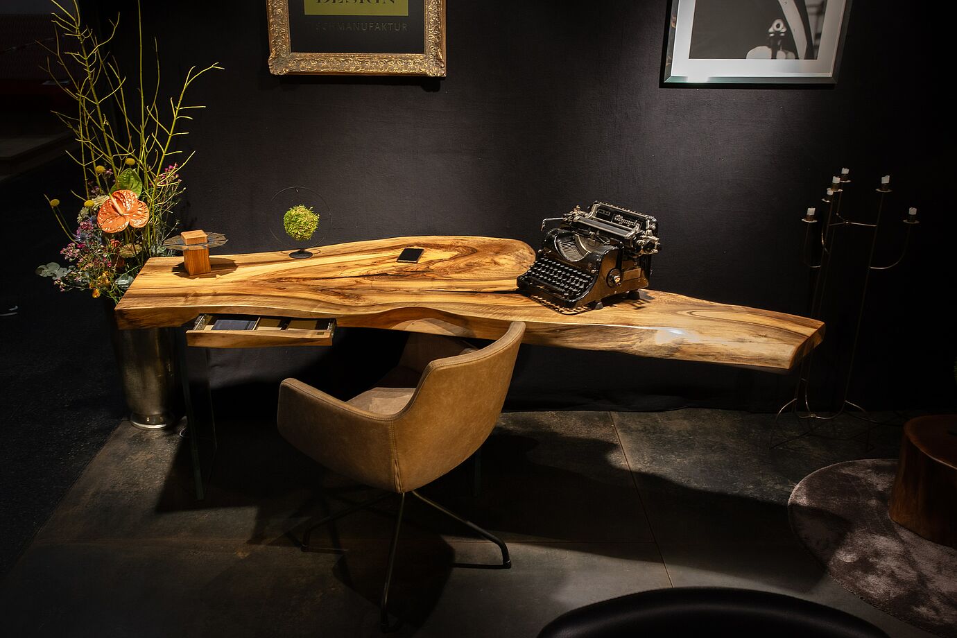 Schreibtisch Nussbaum Nr. 22