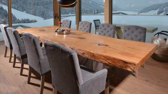 Massivholz Tischplatte mit Epoxidharz