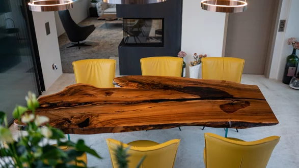 Baumstammepoxy Tisch Nussbaum | 300x120  Nr 106