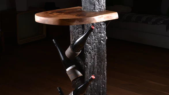 Bar aus einem Baumstamm