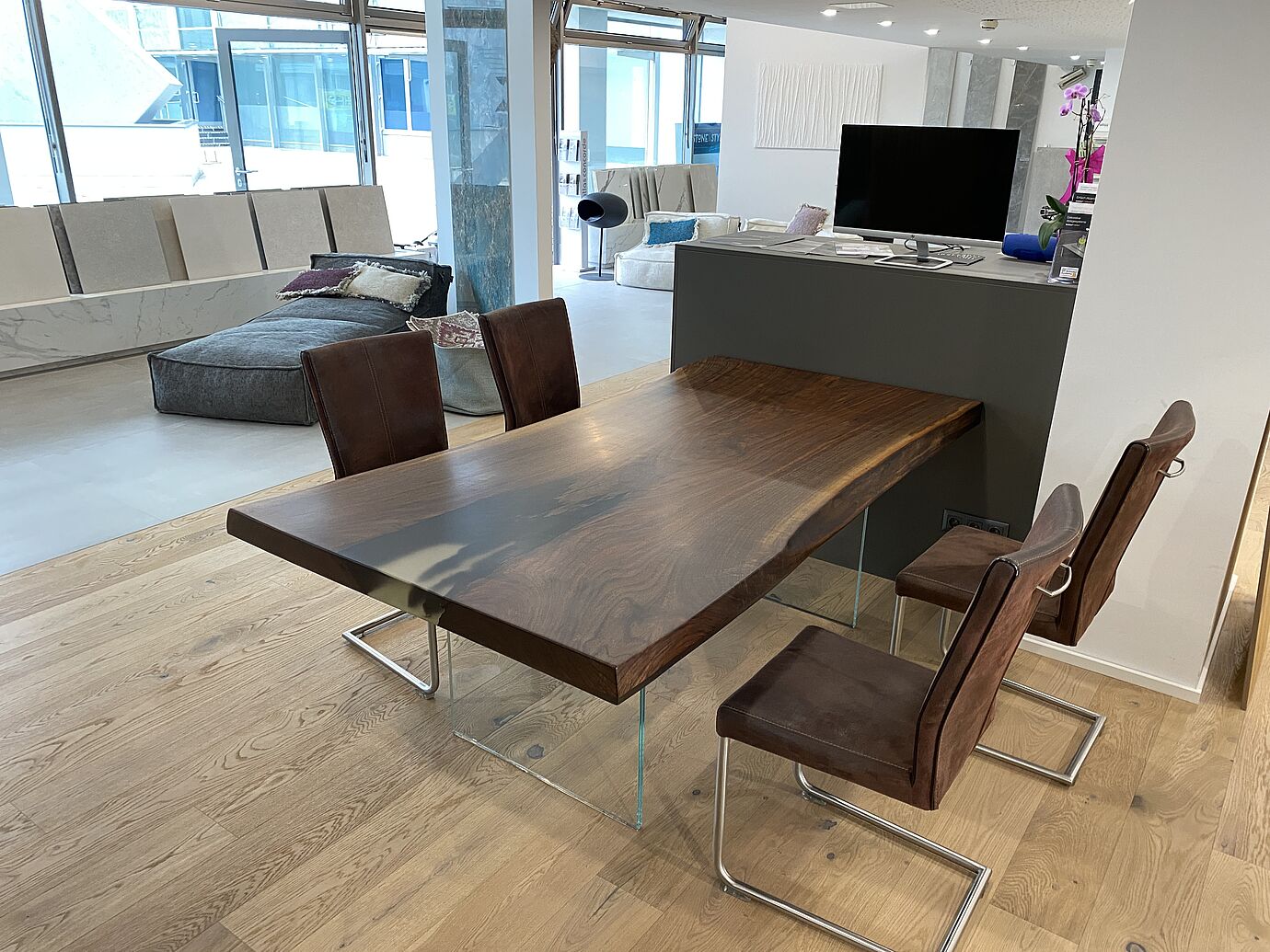 Esstisch / Arbeitstisch Nussbaum Nr. 41