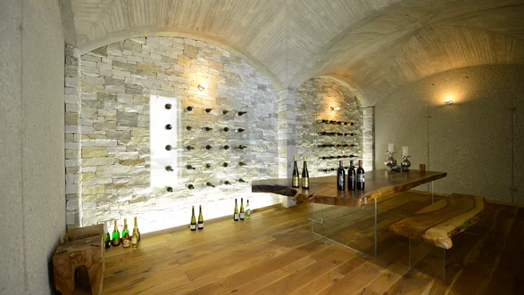 Table à manger d'un tronc d'arbre