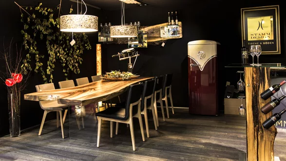 Baumtisch mit Waldkante